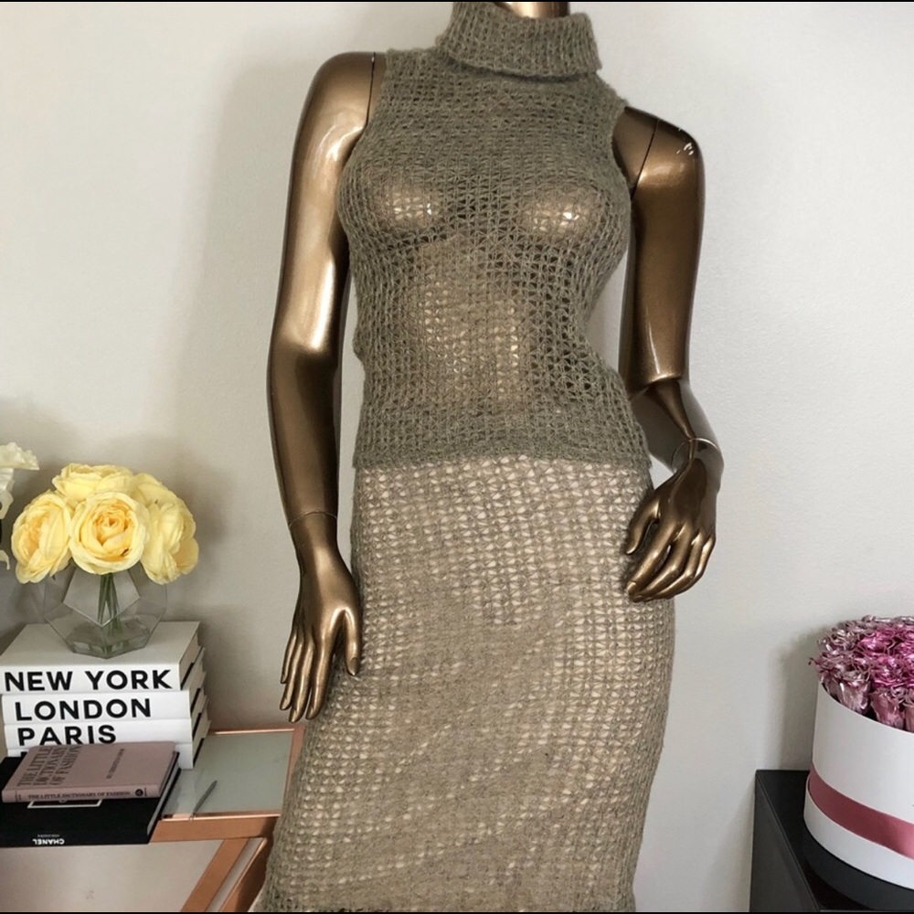 Pandora open knit skirt & sleeveless turtleneck